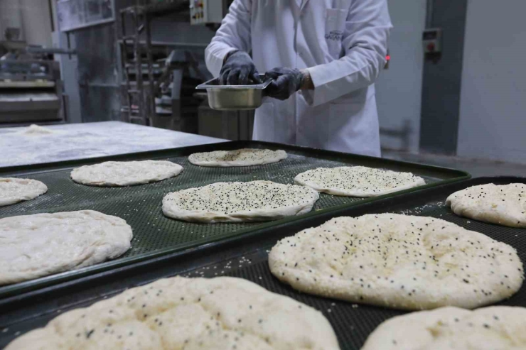 Ramazan Ayının Simgesi Pideler, Haydi Ekmek Büfelerinde Satışta Olacak