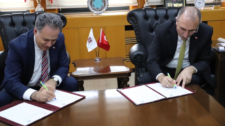 İnönü Üniversitesi İle Fırat Üniversitesi Arasında İş Birliği Protokolü