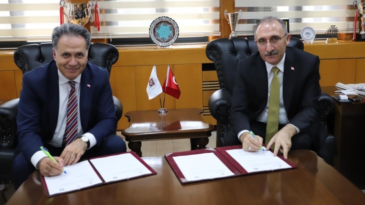 İnönü Üniversitesi İle Fırat Üniversitesi Arasında İş Birliği Protokolü