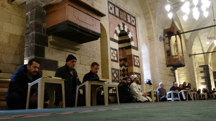 Gaziantep’te Mukabele Geleneği Tarihi Camilerde Sürdürülüyor