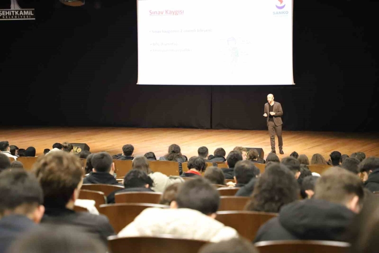 ‘üniversite Yolunda Sınav Stratejileri’ Etkinliği Yapıldı