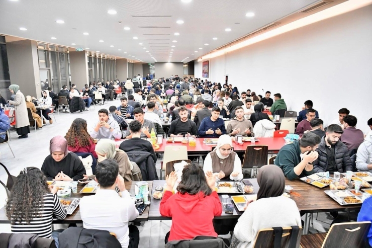 Yeşilyurt Belediyesi’nden İnönü Üniversitesi Yaşam Merkezi’nde Gönül Sofrası