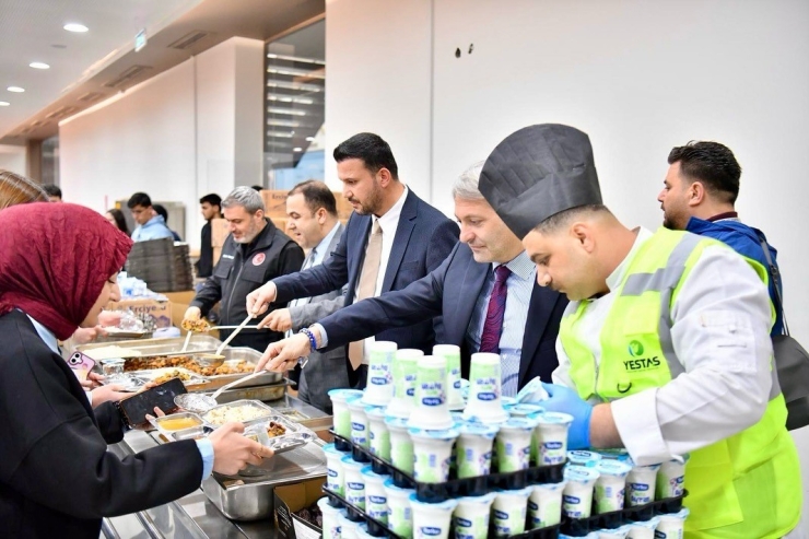 Yeşilyurt Belediyesi’nden İnönü Üniversitesi Yaşam Merkezi’nde Gönül Sofrası