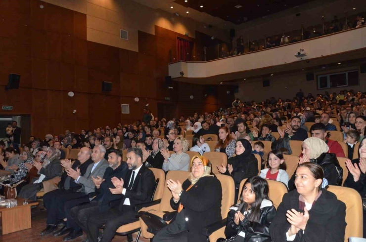 Çocuk Korosu’nun "kutlu Nağmeler" Konseri Büyük Beğeni Topladı