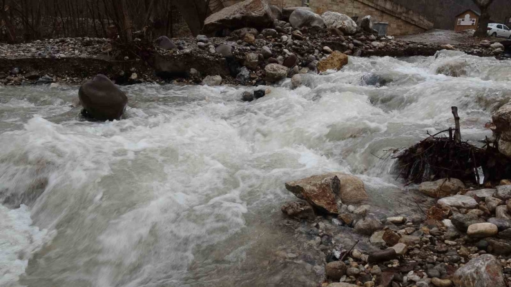 Malatya’da Sağanak Ve Kar Yağışı Dereleri Taşırdı