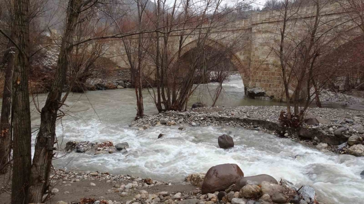 Malatya’da Sağanak Ve Kar Yağışı Dereleri Taşırdı