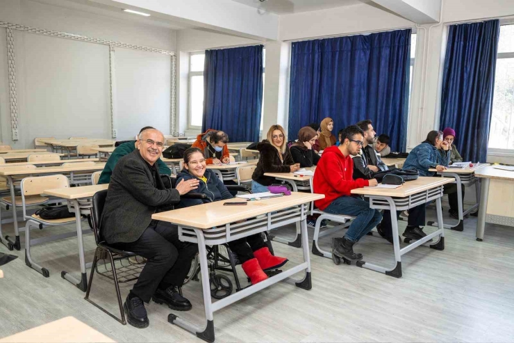 Başkan Er: "en Büyük Yatırımı Gençlik Ve Spora Yapıyoruz"