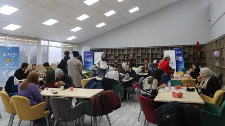 Öğrenciler Kupa Boyama Etkinliğinde Bir Araya Geldi