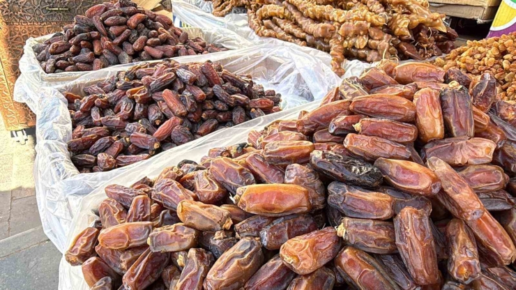 Diyarbakır’da Ramazan Ayında ’hurma’ Tezgahlarına Yoğun İlgi