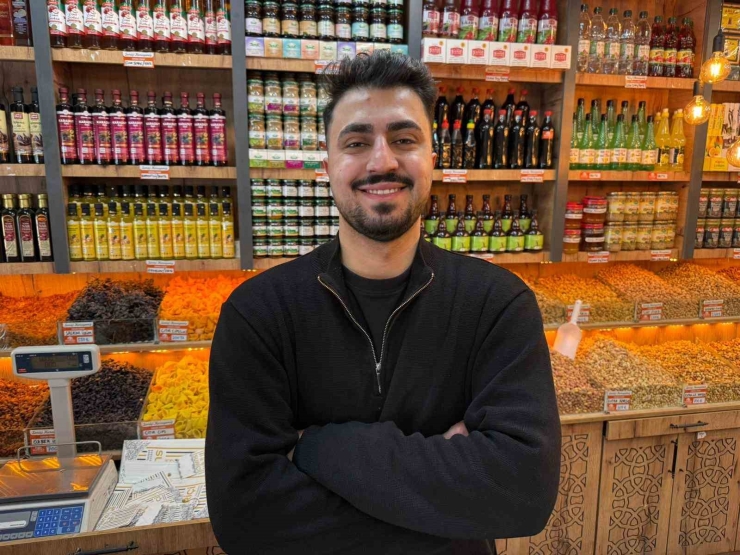 Diyarbakır’da Ramazan Ayında ’hurma’ Tezgahlarına Yoğun İlgi