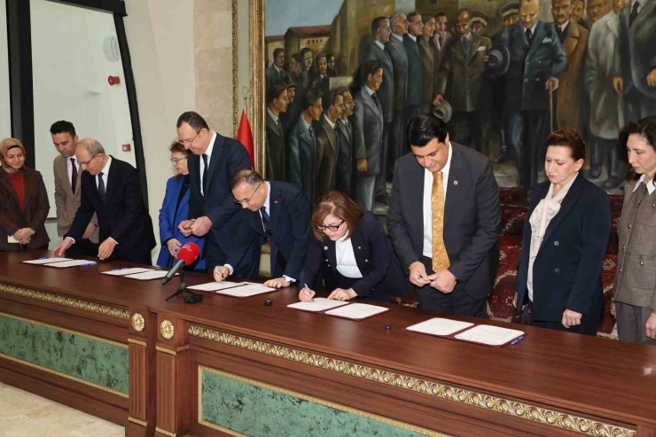 Engelsiz Aktif Yaşam Merkezi İçin İmzalar Atıldı