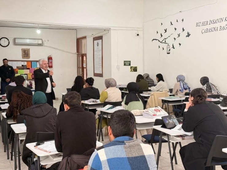 Başkan Karamehmetoğlu, Belediye Etüt Merkezinde Öğrencilerle Bir Araya Geldi