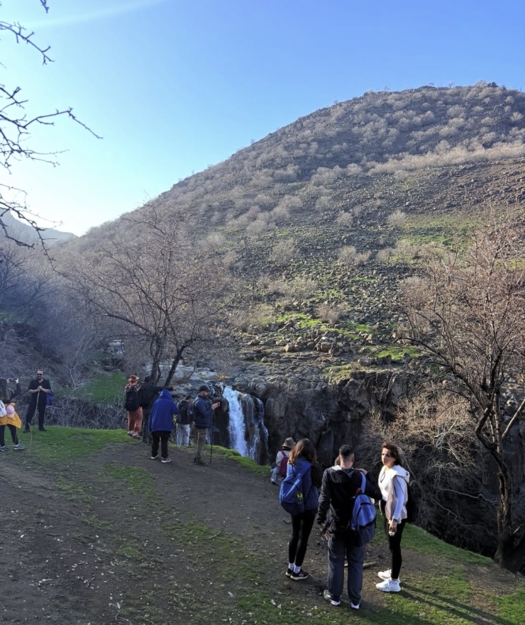 Diyarbakır’da Yağışların Artması İle Coşan Şelaleler Ziyaretçi Akınına Uğruyor