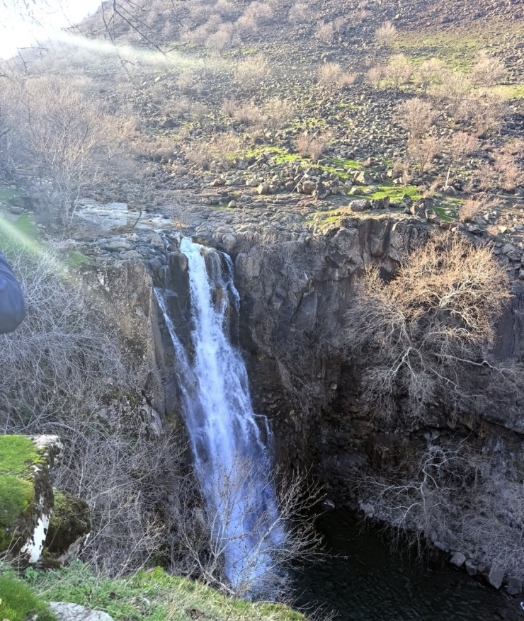 Diyarbakır’da Yağışların Artması İle Coşan Şelaleler Ziyaretçi Akınına Uğruyor