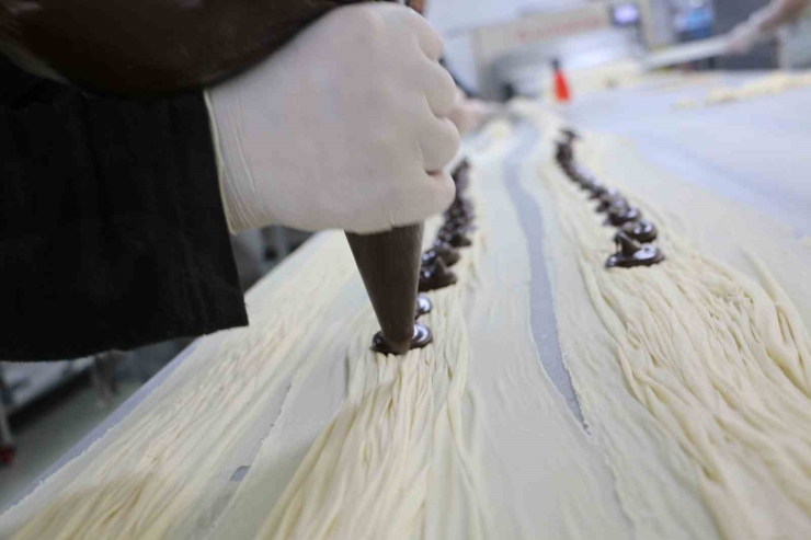 Diyarbakır’da Günlük Tatlı Tüketimi Tonları Aştı: İşletmeler Üç Vardiyaya Geçti