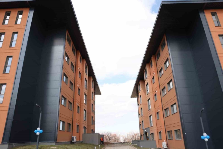 İş Bankası Malatya Lojmanları Sahiplerine Teslim Edildi