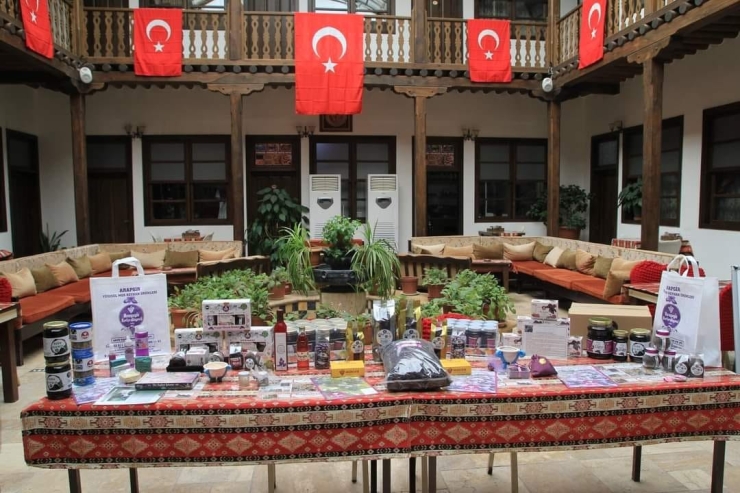 Yaklaşık 200 Yıllık Han, Zamana Direniyor