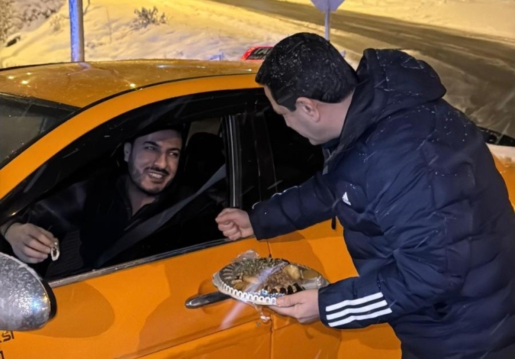 Başkan Taşkın Gece Boyu Kar Mesaisini Sahada Takip Etti