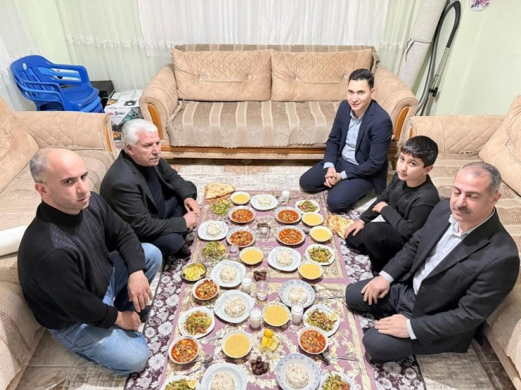 Kaymakam Karataş, Vatandaşların İftar Sofralarına Misafir Oldu
