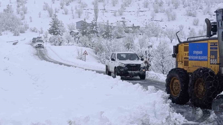 Kulp’ta Kar Nedeni İle Kapanan Yolları Açılıyor