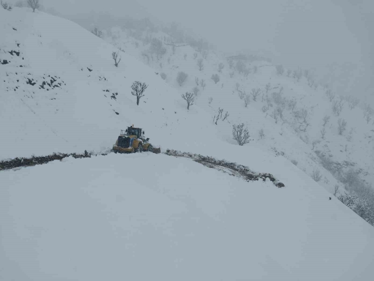 Kulp’ta Kar Nedeni İle Kapanan Yolları Açılıyor