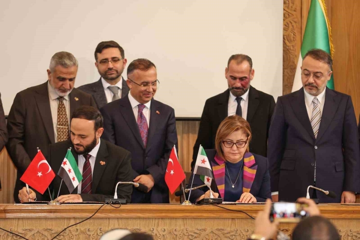 Gaziantep Büyükşehir’den Halep’e Yeşil Alan Ve Ulaşım Desteği