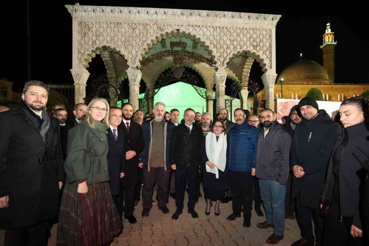 Gaziantep Büyükşehir’den Halep’te 10 Bin Kişilik İftar