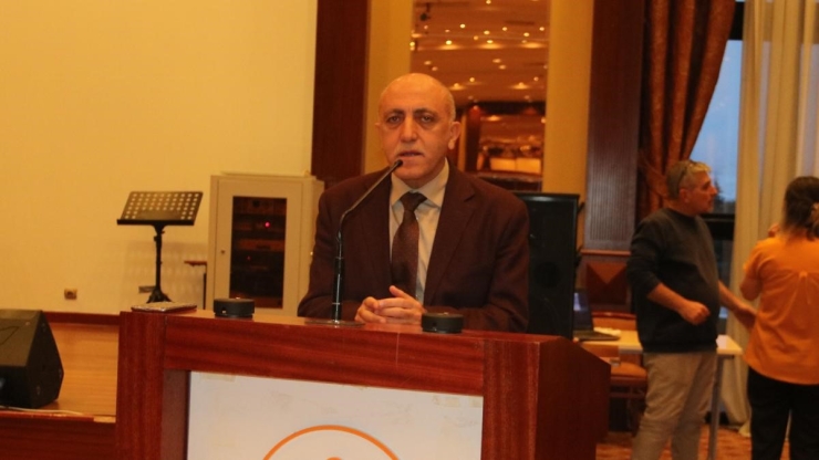 Rektör Akpolat, Tötm Personeliyle İftar Yemeğinde Bir Araya Geldi