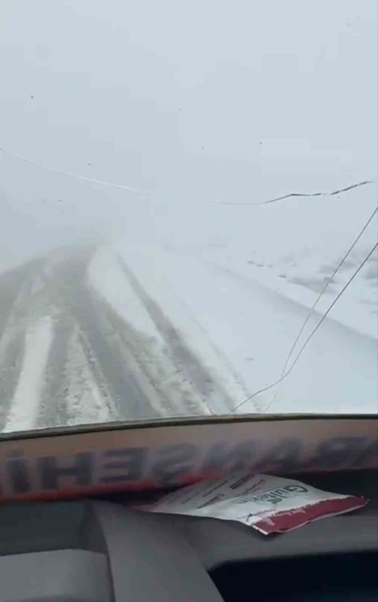 Viranşehir’de Kar Yağışı Trafiği Olumsuz Etkiledi