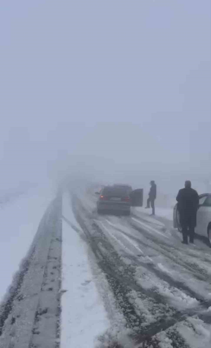 Viranşehir’de Kar Yağışı Trafiği Olumsuz Etkiledi