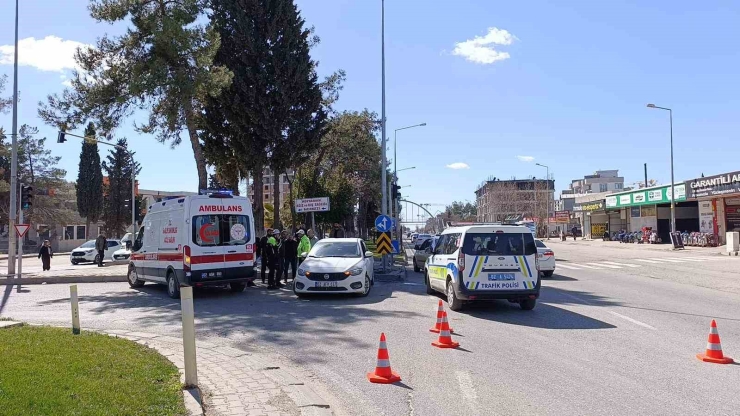 İki Otomobilin Çarpışması Sonucu 1 Kişi Yaralandı