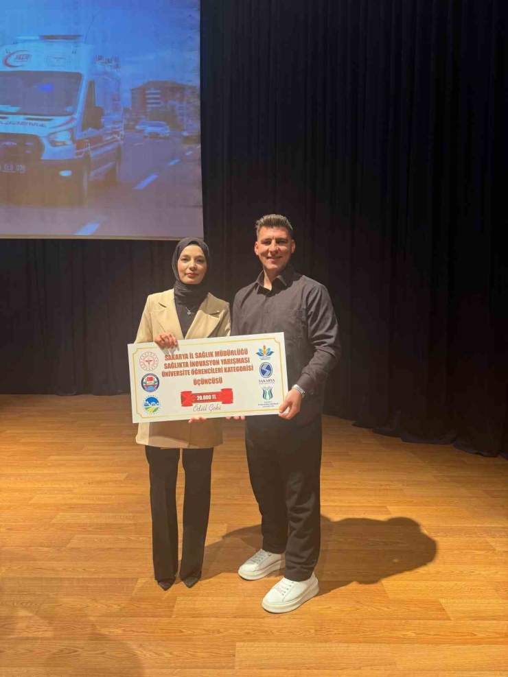 Gibtü Ebelik Bölümü Öğrencisi Sedef Altun Türkiye Üçüncüsü Oldu