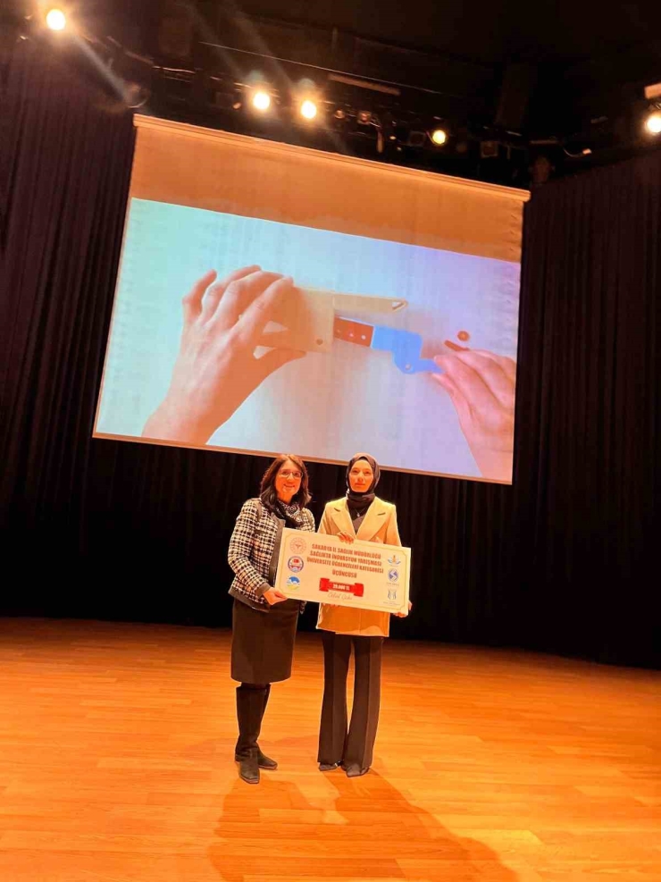 Gibtü Ebelik Bölümü Öğrencisi Sedef Altun Türkiye Üçüncüsü Oldu