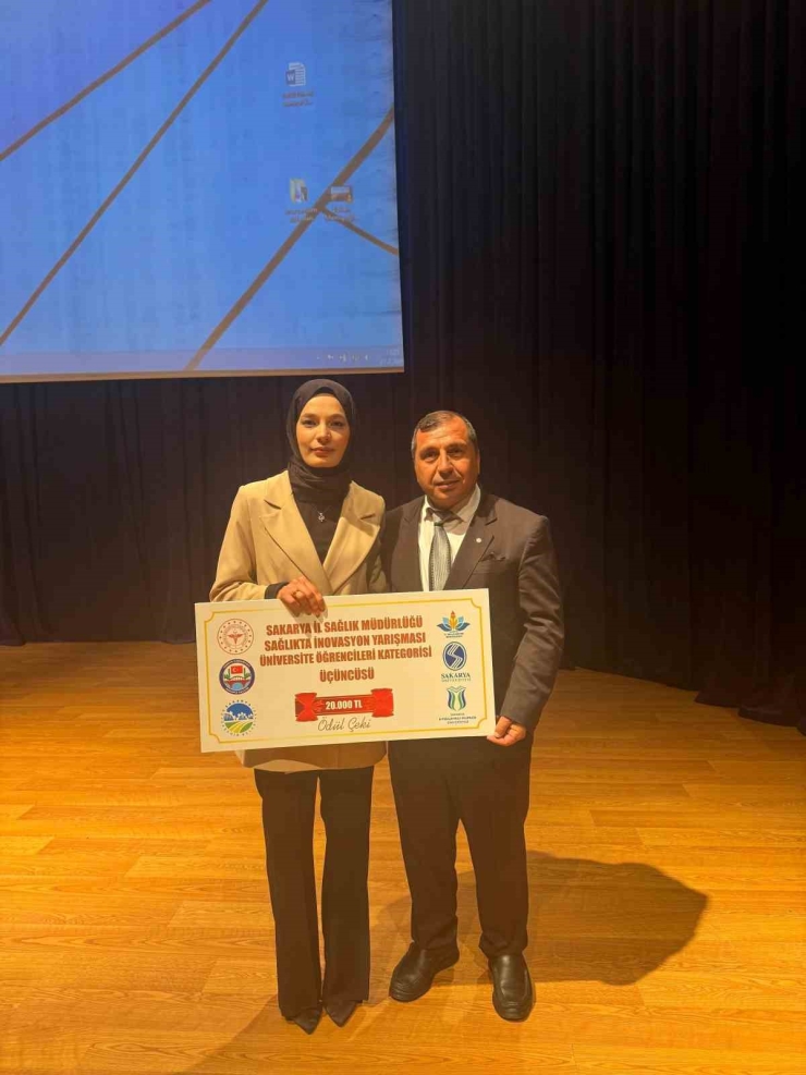 Gibtü Ebelik Bölümü Öğrencisi Sedef Altun Türkiye Üçüncüsü Oldu