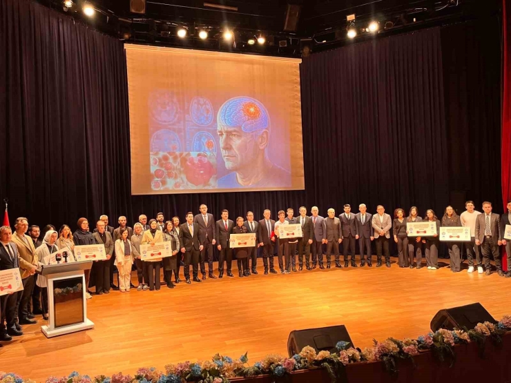 Gibtü Ebelik Bölümü Öğrencisi Sedef Altun Türkiye Üçüncüsü Oldu