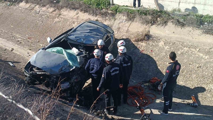 Kamyonla Çarpışan Otomobilin Sürücüsü Hayatını Kaybetti