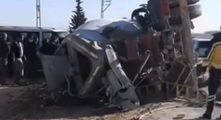 Devrilen Beton Mikserinin Sürücüsü Hayatını Kaybetti