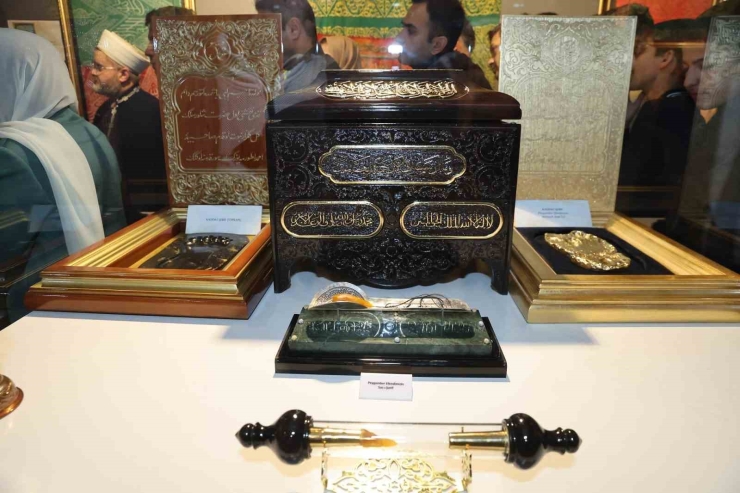 Gaziantep Büyükşehir Ev Sahipliğinde Mukaddes Emanetler Sergisi Vatandaşlarla Buluştu