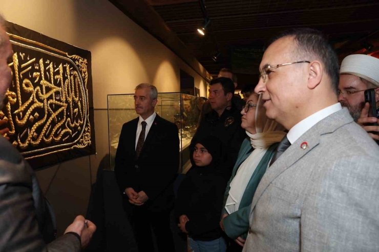 Gaziantep Büyükşehir Ev Sahipliğinde Mukaddes Emanetler Sergisi Vatandaşlarla Buluştu