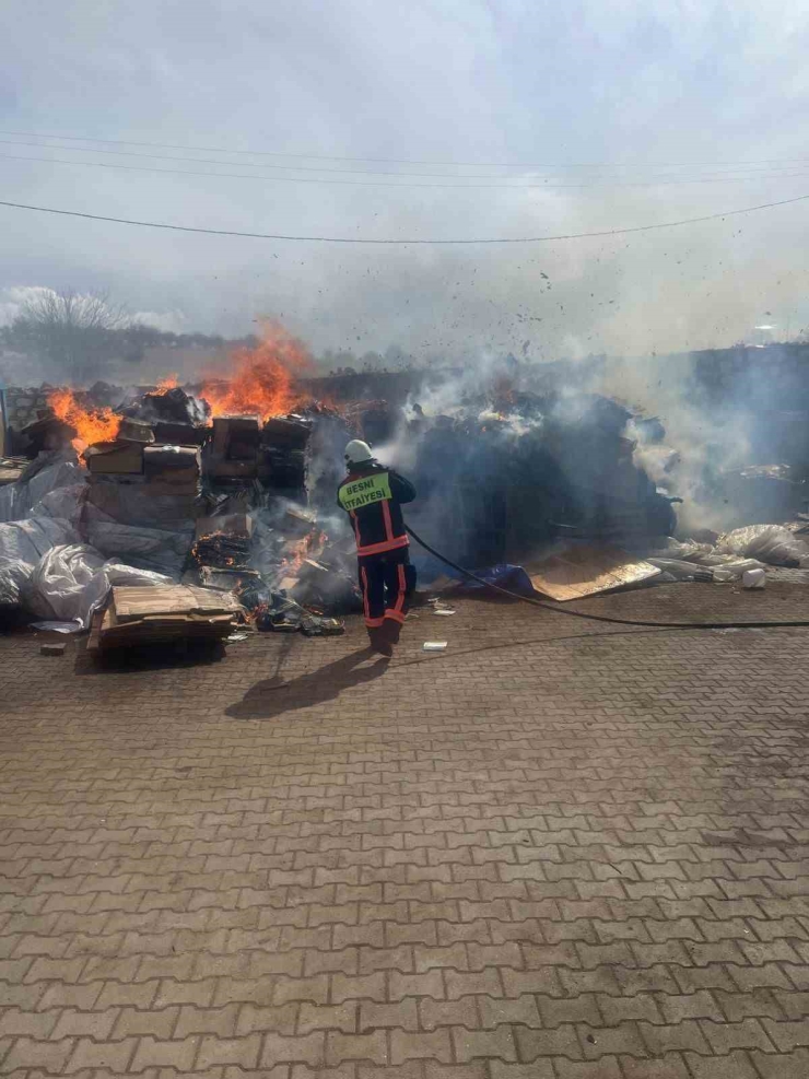 Besni’de Tütün Fabrikasında Korkutan Yangın