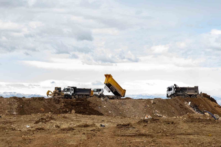 Başkan Er, Fransız Heyetle Malatya’da Kurulacak Ayrıştırma Tesisi Alanını İnceledi