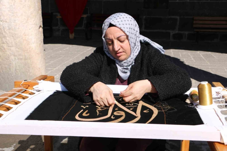 Diyarbakır’da Esma-ül Hüsna Maraş İşlemeleri Ulu Cami’de Sergilendi