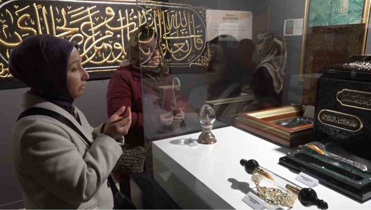 Gaziantep’te Mukaddes Emanetler Sergisi Ziyaretçi Akınına Uğruyor