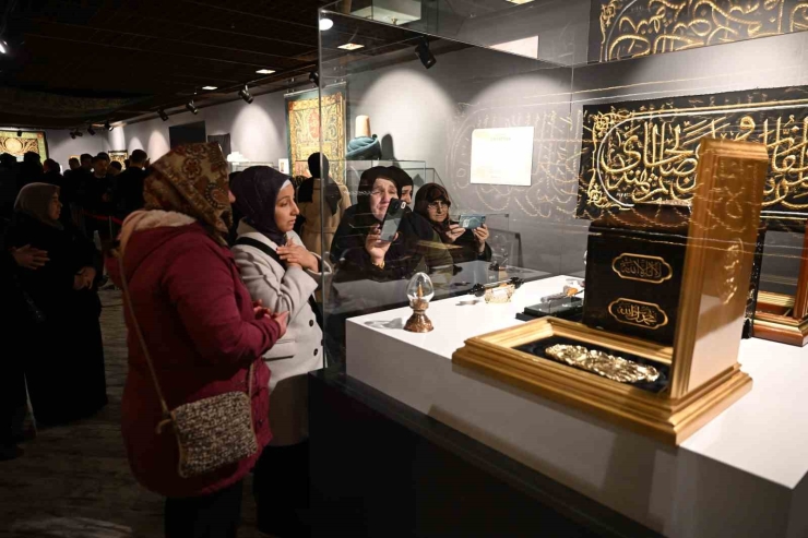 Gaziantep’te Mukaddes Emanetler Sergisi Ziyaretçi Akınına Uğruyor