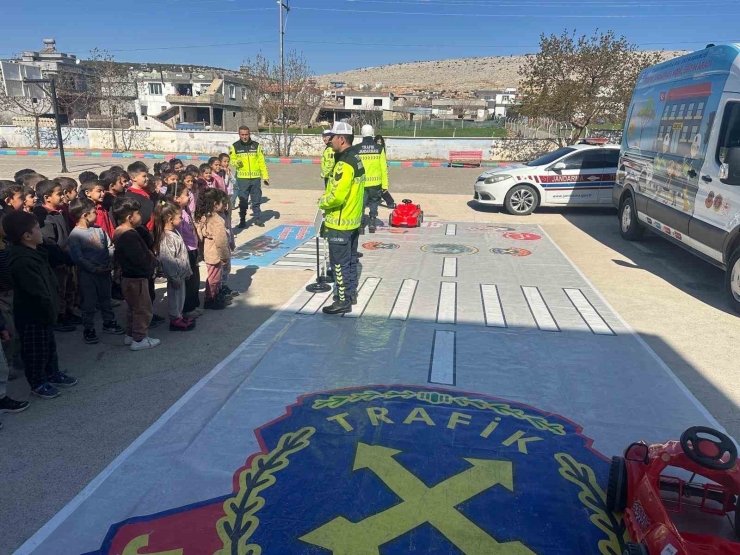 Jandarmadan Öğrencilere Güvenli Trafik Eğitimi