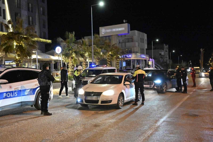 Adıyaman’da, 2 Bin 305 Kişinin Kimliği Kontrol Edildi