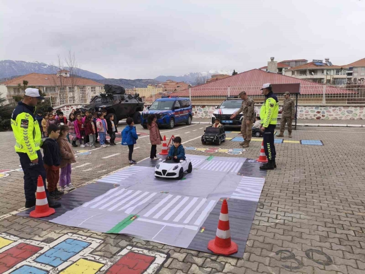 Jandarmadan Öğrencilere Trafik Eğitimi