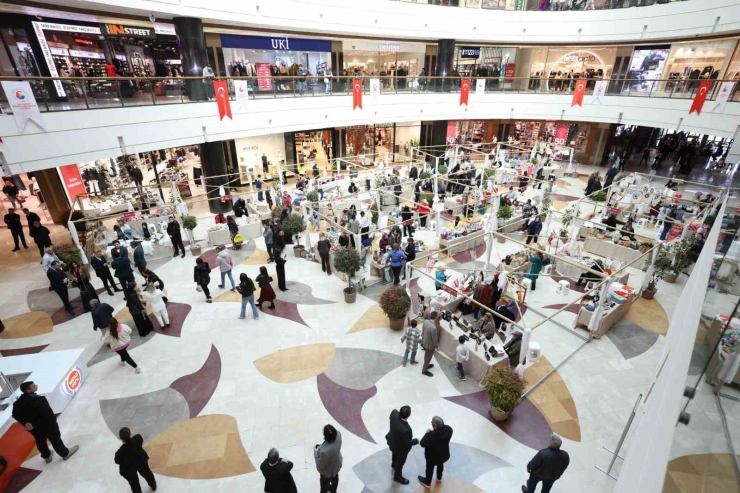 Evde Üreten Kadınlar Ekonomiye Değer Katıyor