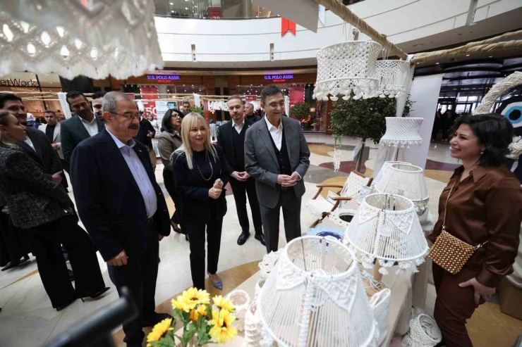 Evde Üreten Kadınlar Ekonomiye Değer Katıyor