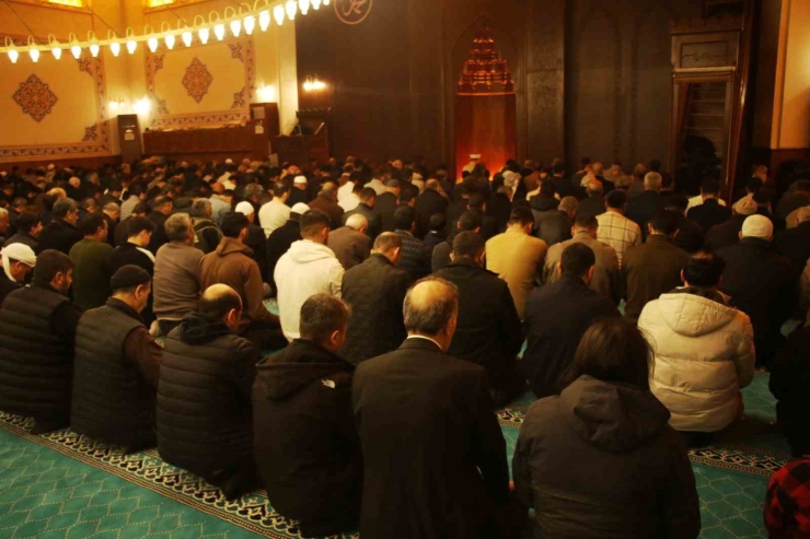 Haliliye’de Enderun Usulü Teravih Geleneği Yaşatıldı